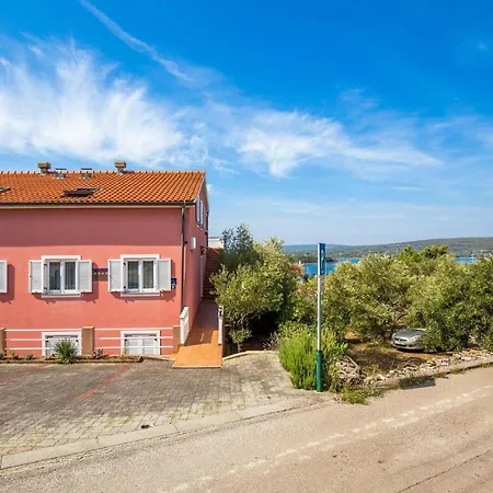 Appartamento 2 Bedroom Beautiful In *