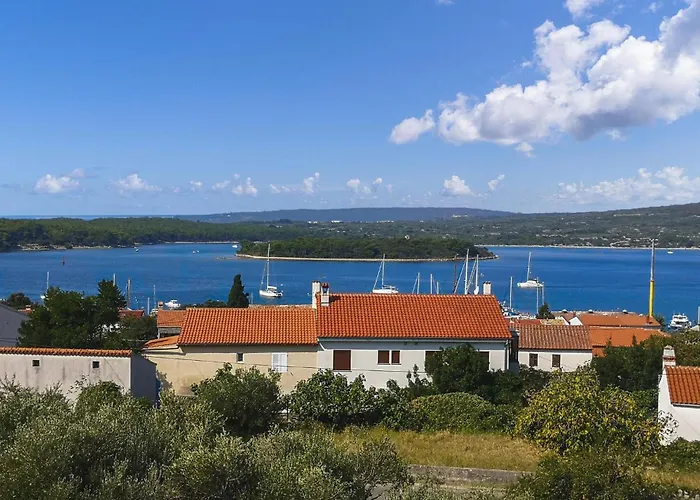 2 Bedroom Beautiful Apartment In Punat