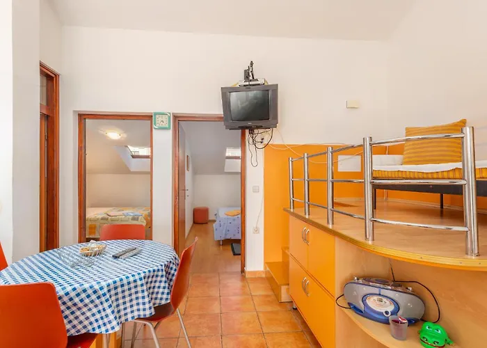 2 Bedroom Beautiful Apartment In Punat