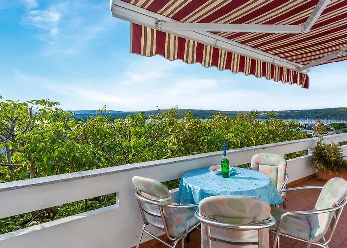2 Bedroom Beautiful Apartment In Punat Lejlighed *