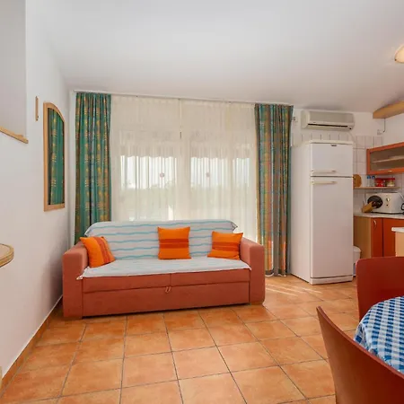 2 Bedroom Cozy In Daire Punat